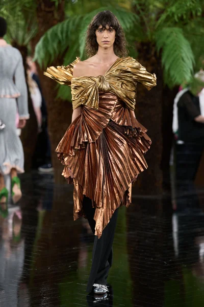 Look 14